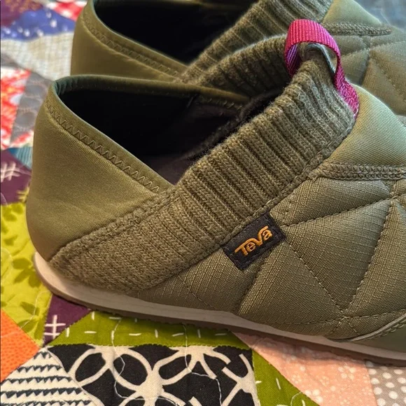 Teva Green Quilted Slip-Ons with Magenta Pulls - Picture 3 of 4
